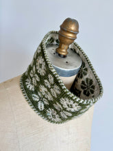Load image into Gallery viewer, Kogin Flowers Cowl | Knitting Pattern