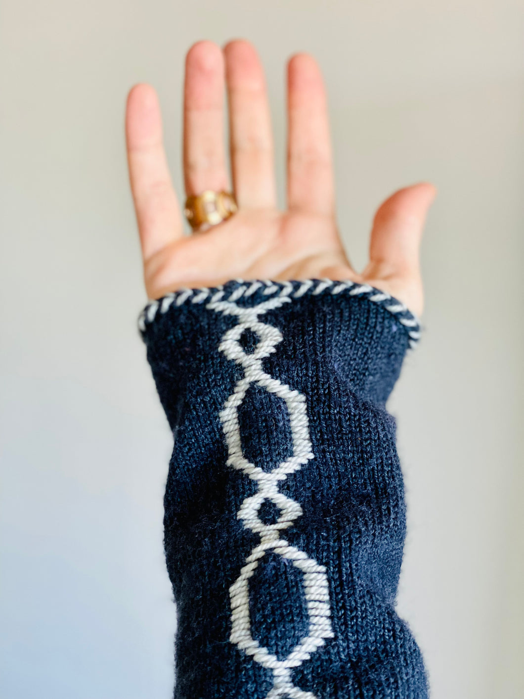 Cable 3 - An Embroidery on Knitting Motif