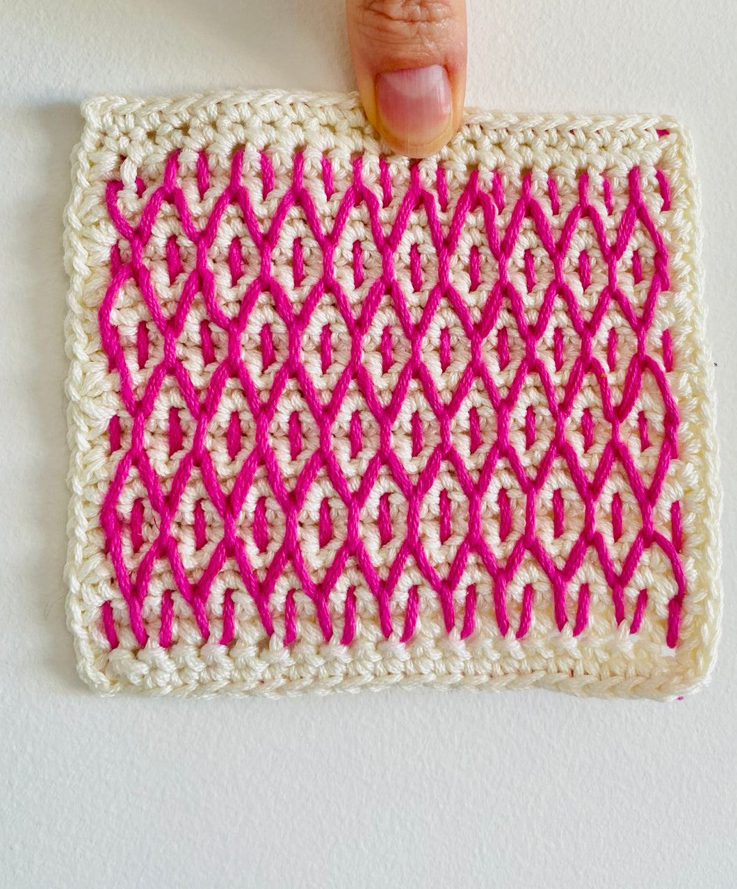Bird's Eye - An Embroidery on Crochet Motif